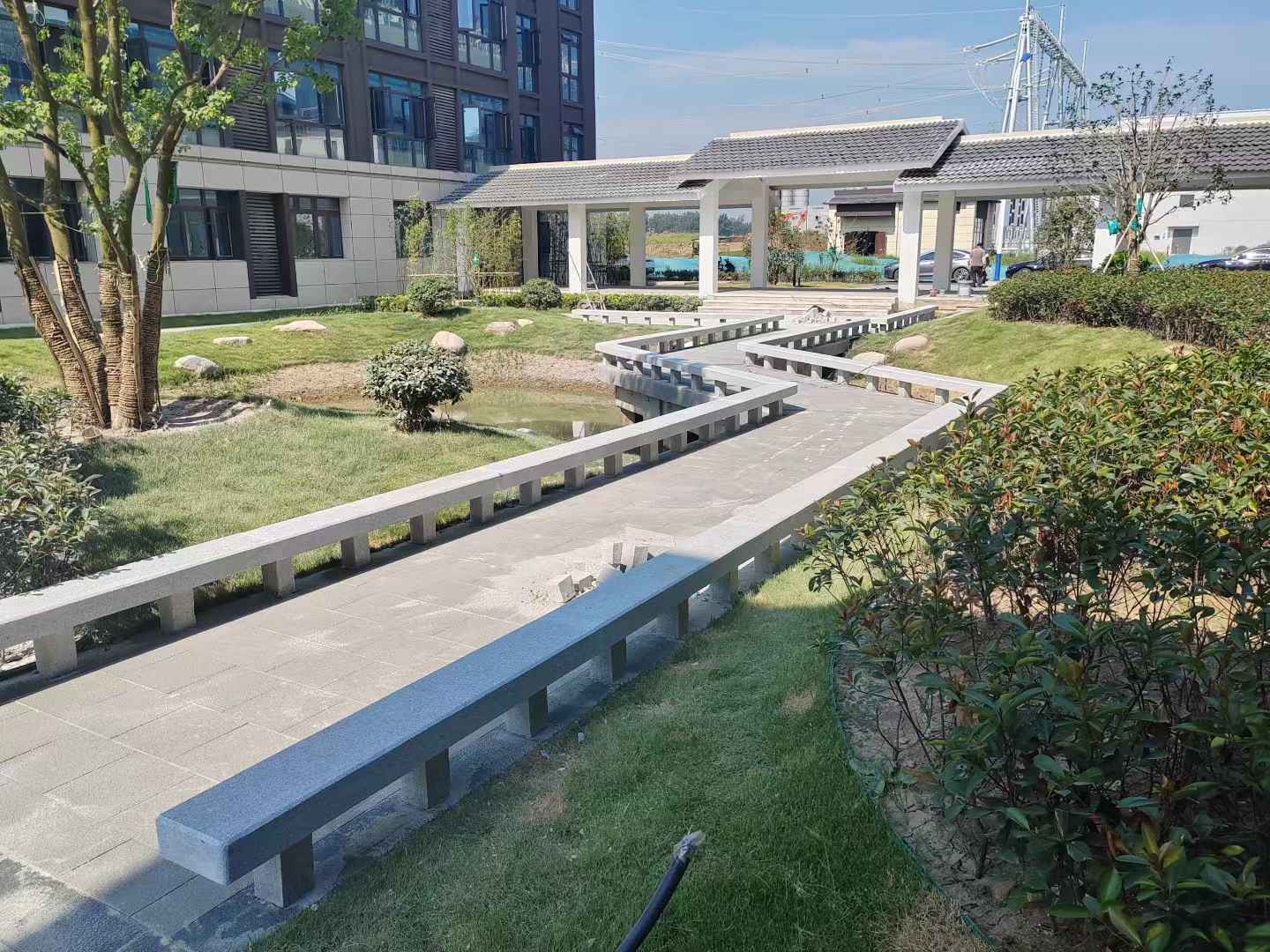 崇左 芝麻灰小区坐凳&栏杆安装效果