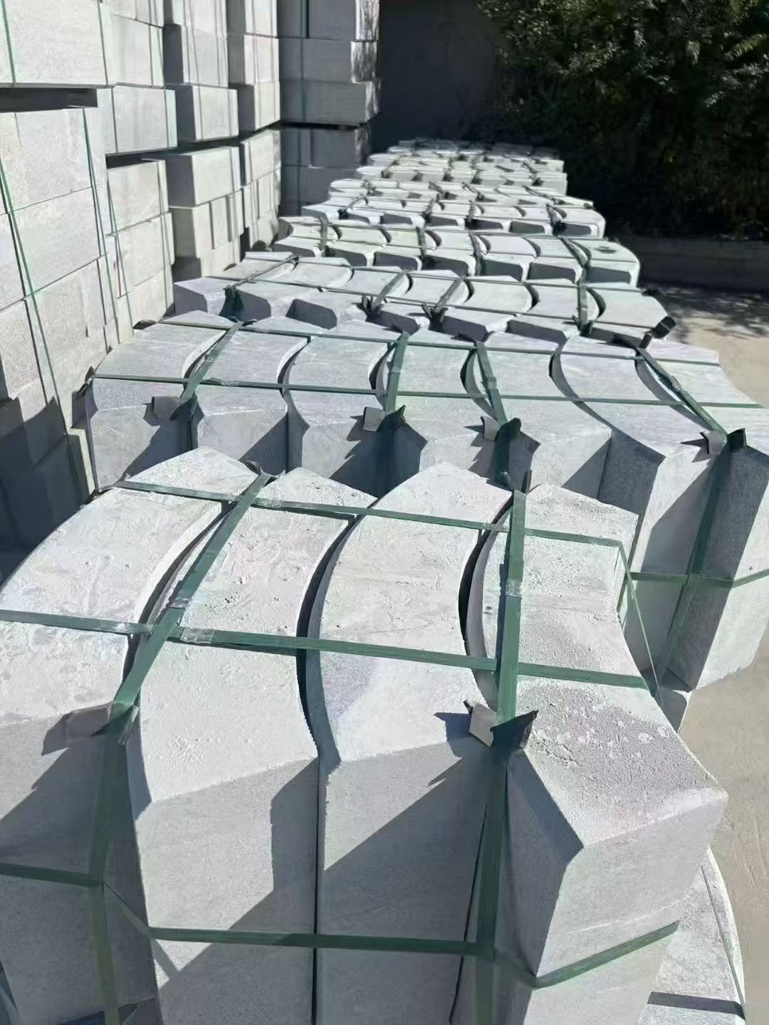 崇左 芝麻灰弧形路沿石