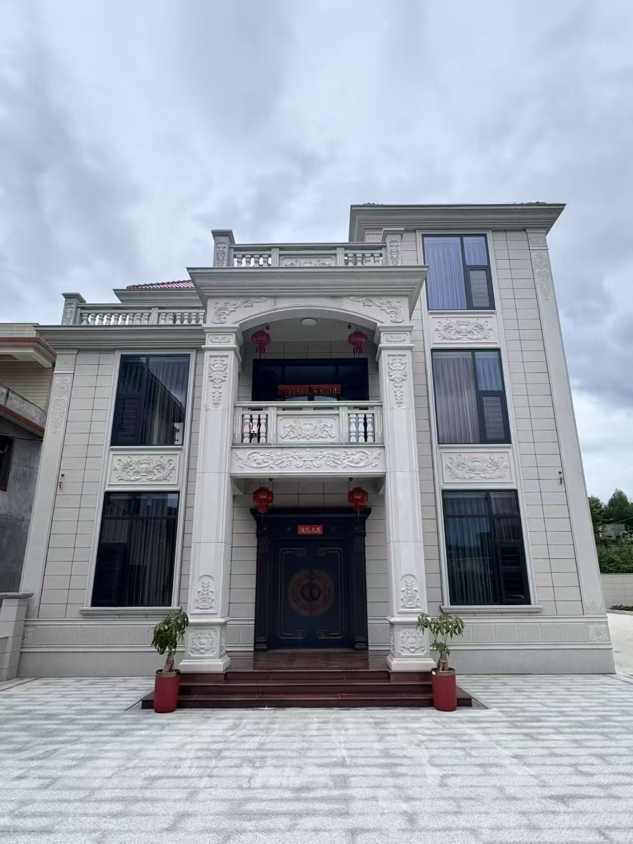 崇左 芝麻白石材别墅干挂案例展示