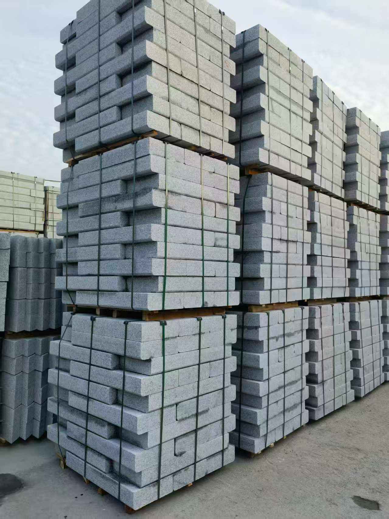 崇左 路沿石（路侧石），颜色一致，尺寸标准