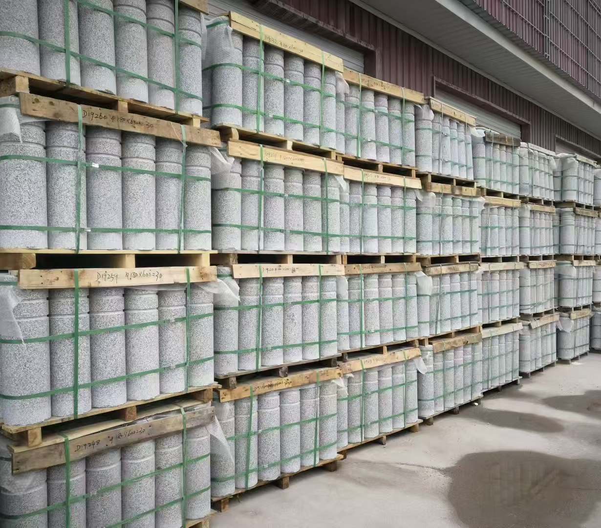 崇左 芝麻白挡车柱、阻车桩、隔离柱